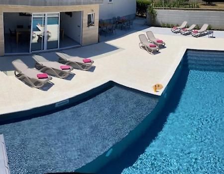 Croliday Apartment With Pool Nin 브르시 외부 사진