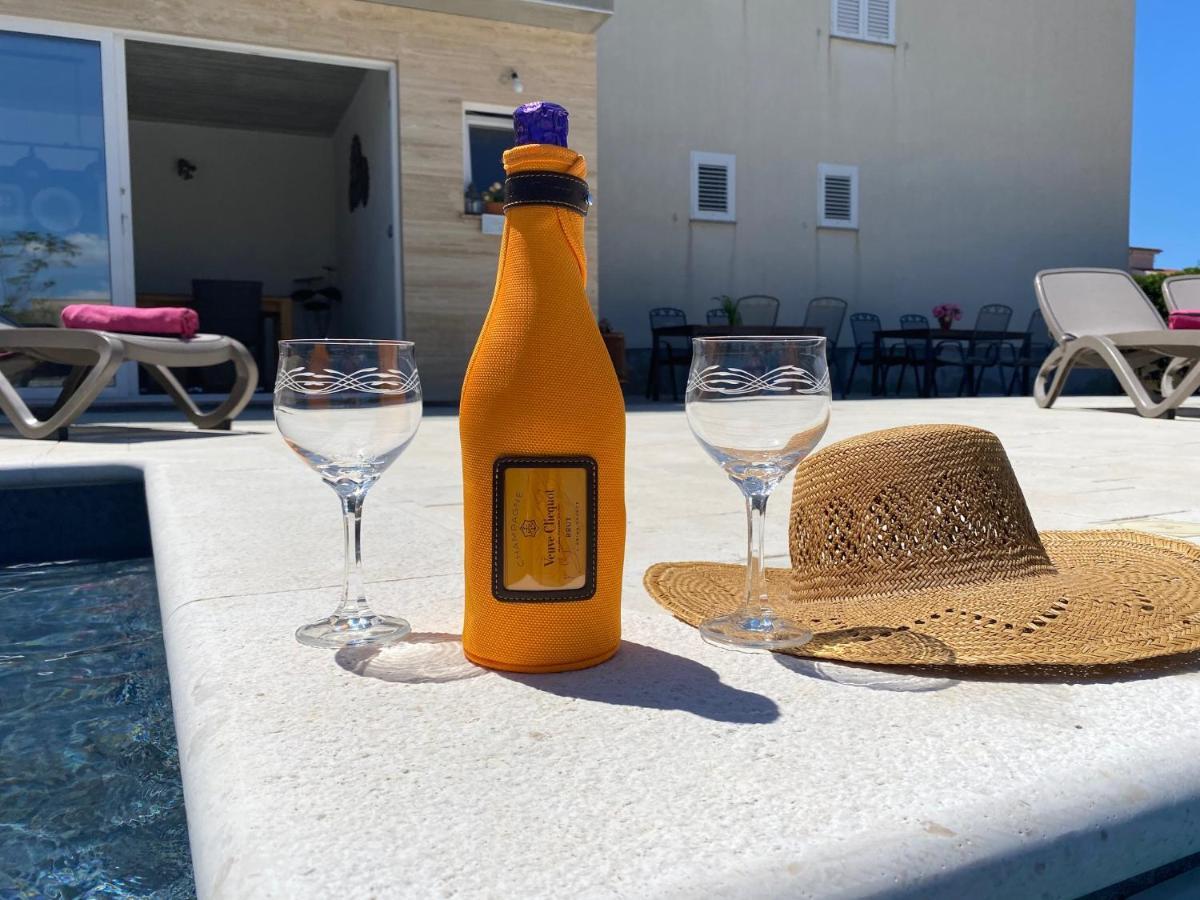 Croliday Apartment With Pool Nin 브르시 외부 사진