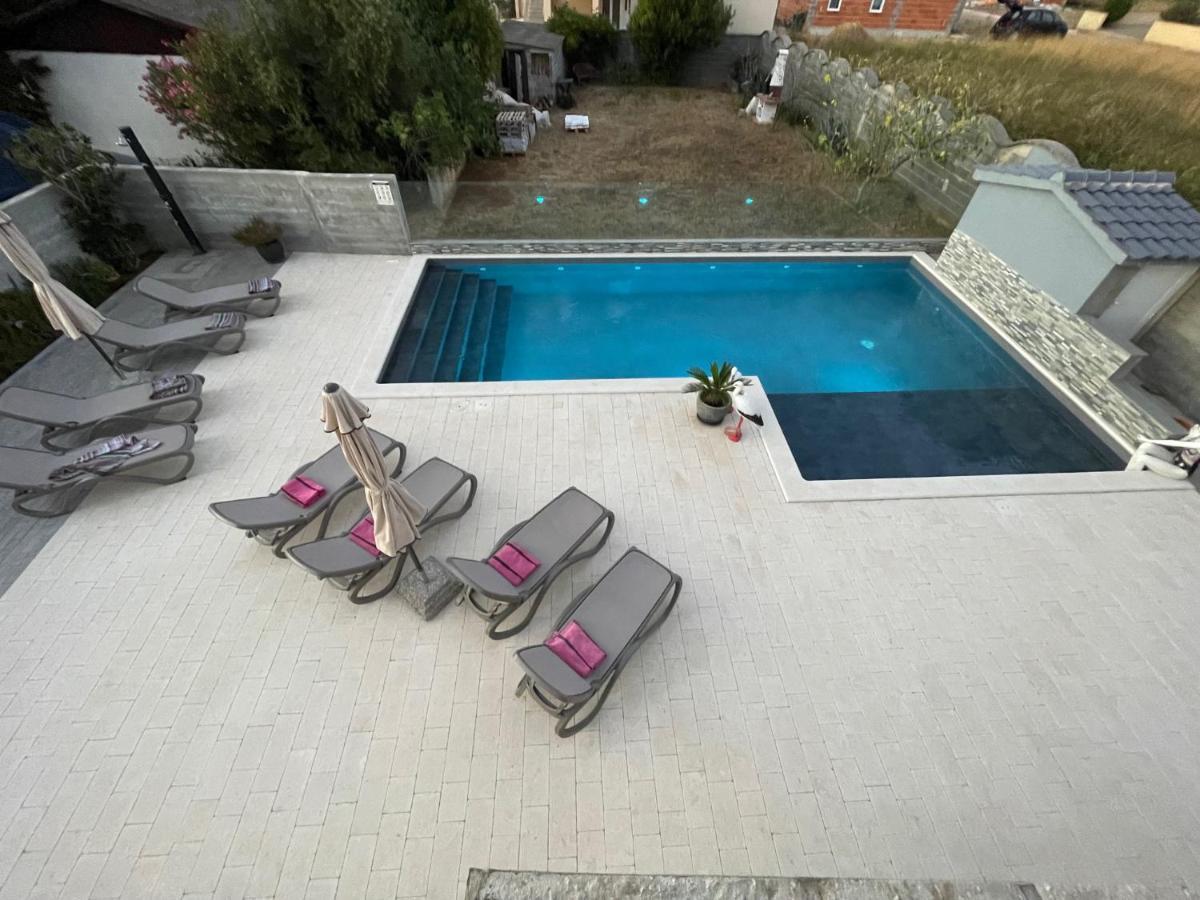 Croliday Apartment With Pool Nin 브르시 외부 사진
