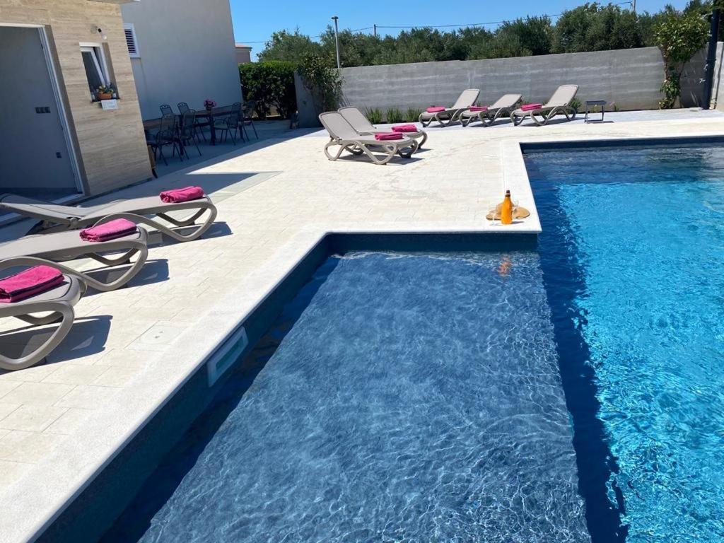Croliday Apartment With Pool Nin 브르시 외부 사진