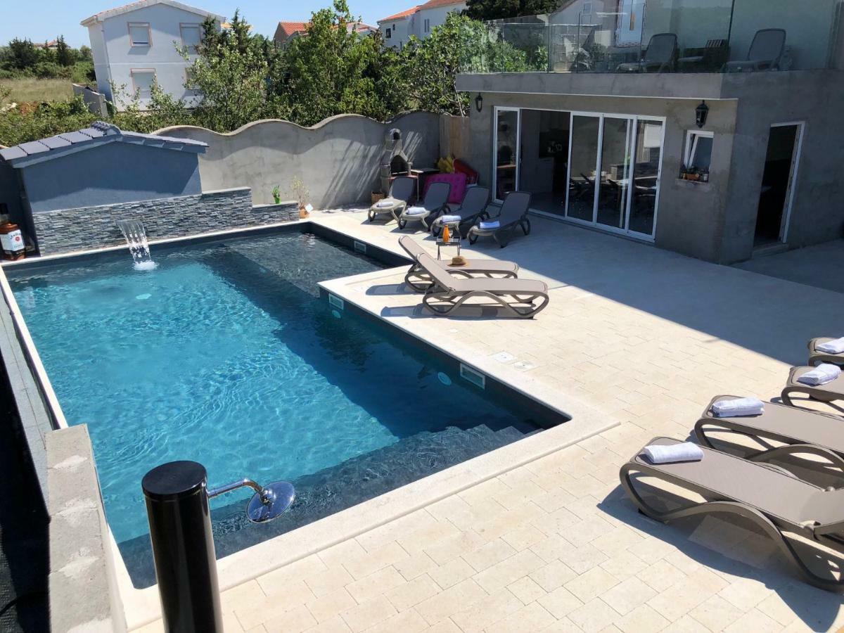 Croliday Apartment With Pool Nin 브르시 외부 사진