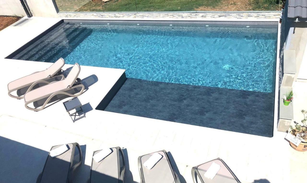 Croliday Apartment With Pool Nin 브르시 외부 사진